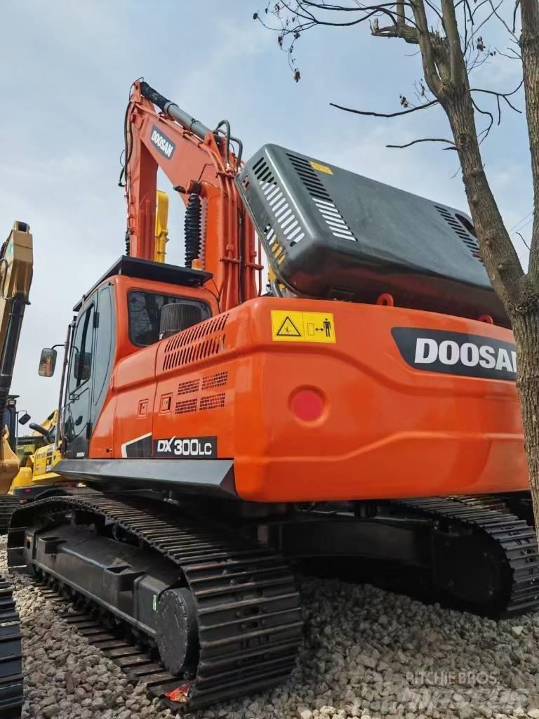 Doosan DX 300 LCA Pásové rýpadlá