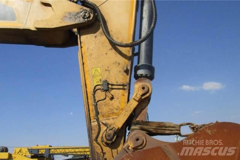CAT 374FL Mini rýpadlá < 7t