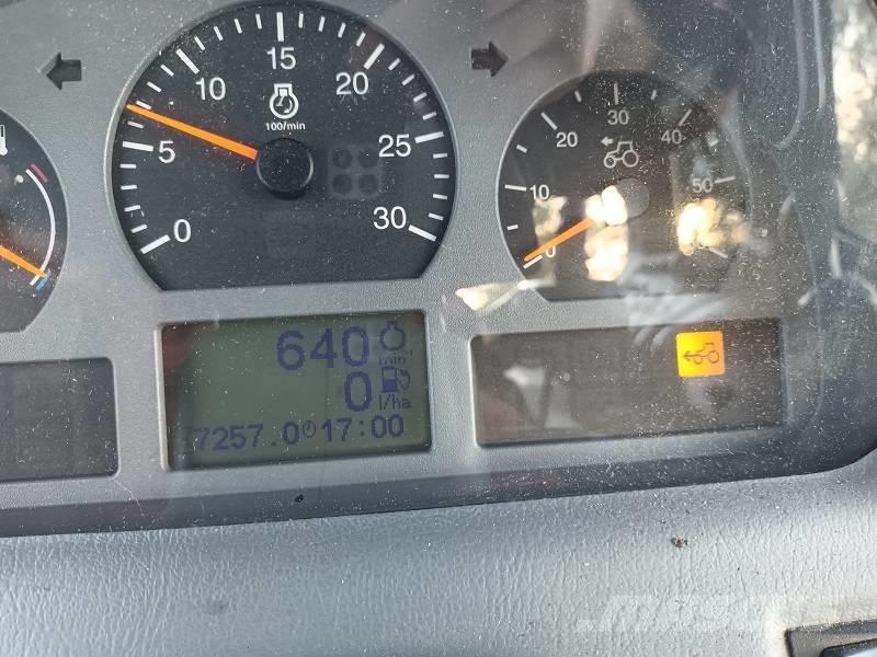 Valtra N 141 Traktory