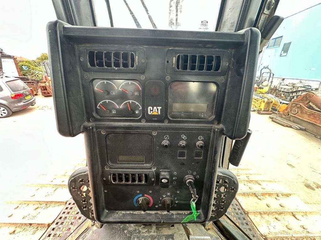 CAT D 6 N LGP Pásové dozéry
