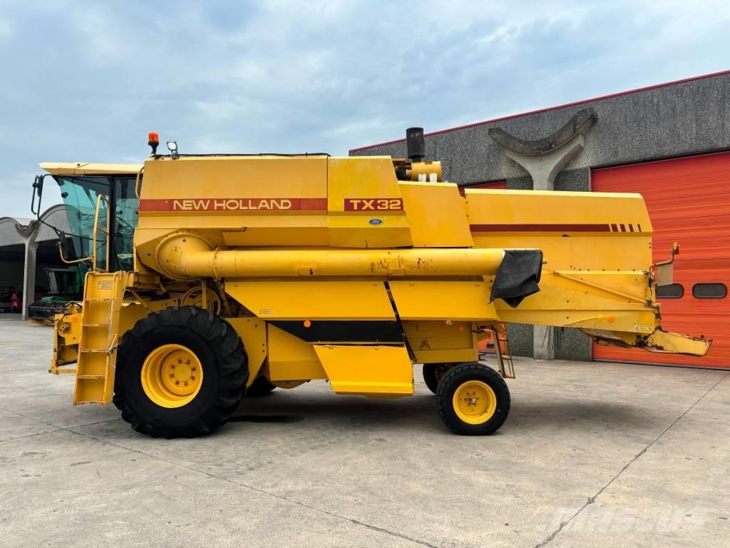 New Holland TX 32 Kombinované zberacie stroje