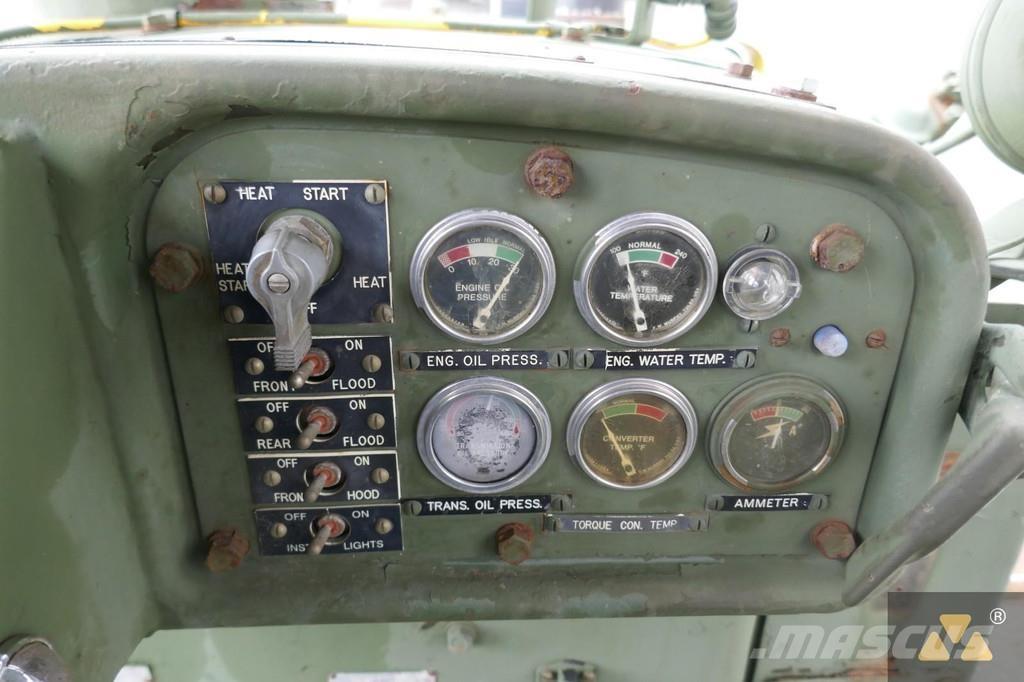 CAT D7F Ex-army Pásové dozéry