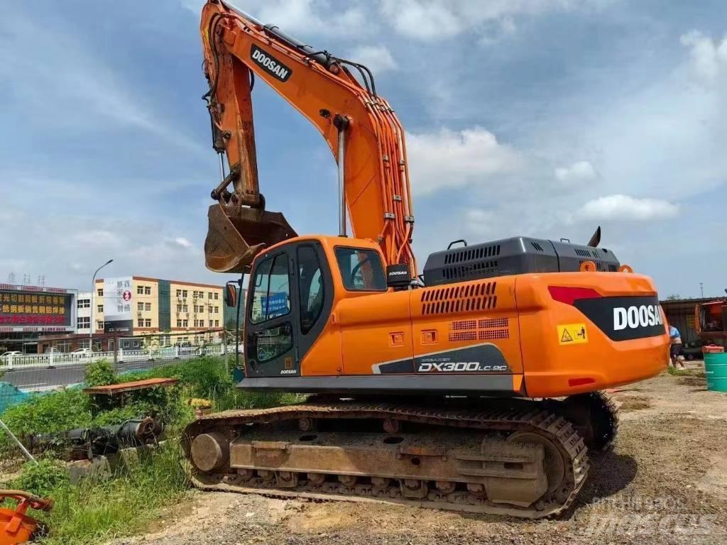 Doosan DX 300 Pásové rýpadlá