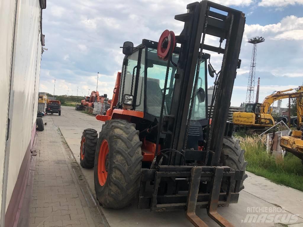 JCB 930-4 Terénne vysokozdvižné vozíky