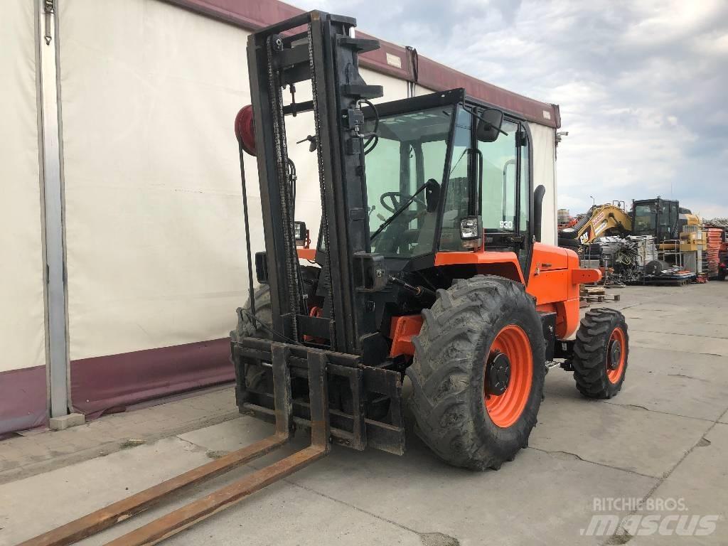 JCB 930-4 Terénne vysokozdvižné vozíky