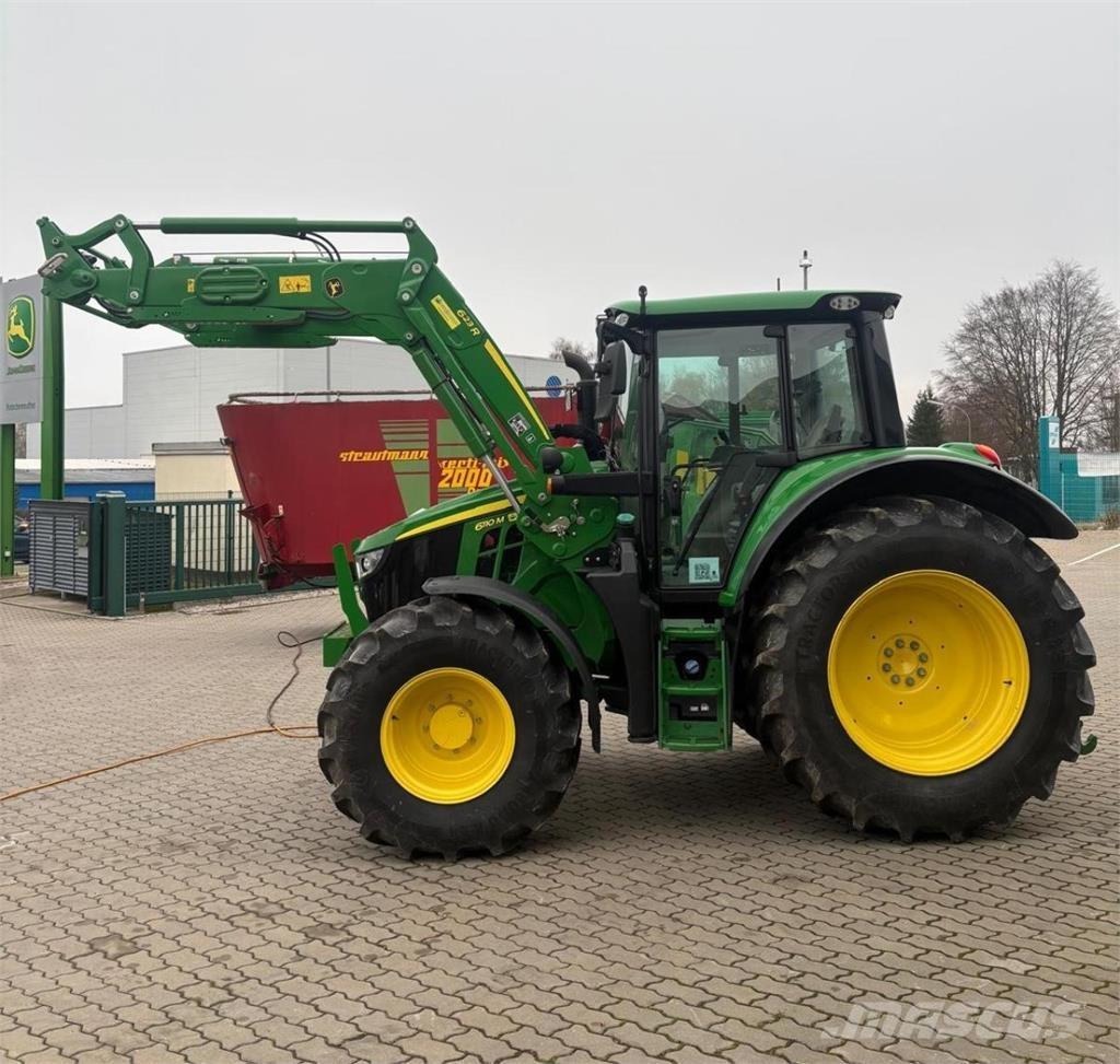 John Deere 6110M Traktory