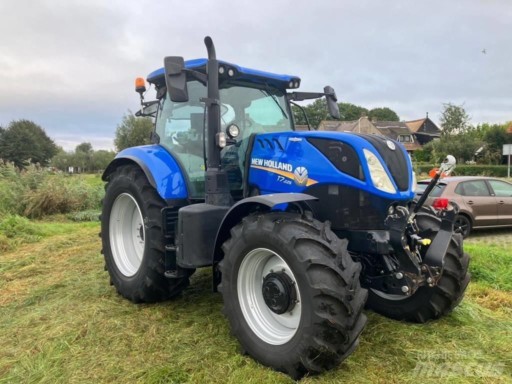 New Holland T7.225 Traktory