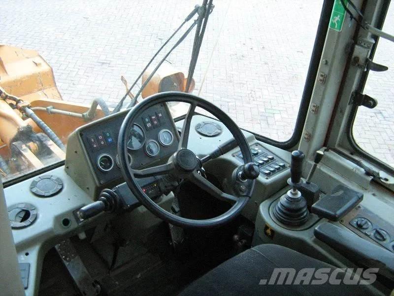Hyundai HL740-3 Kolesové nakladače