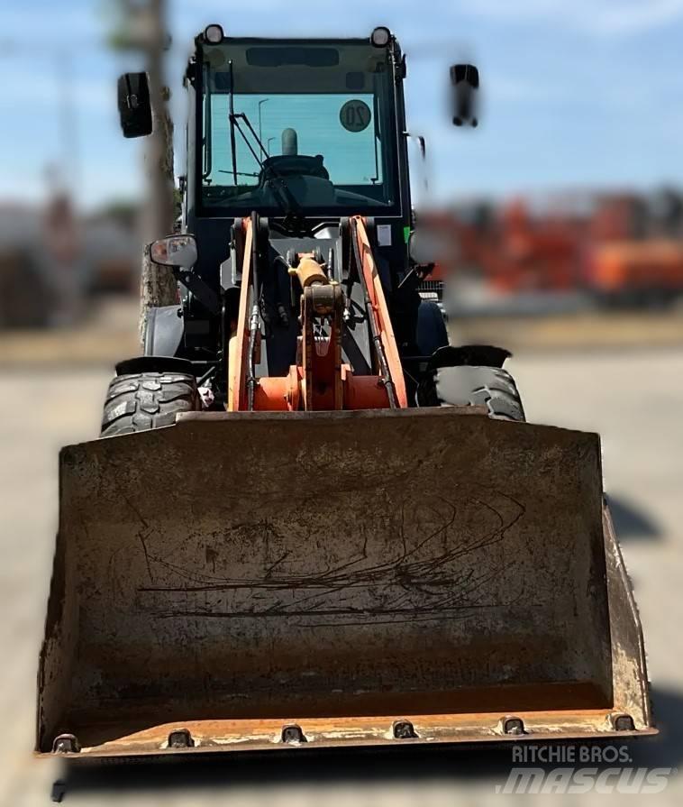Komatsu WA 80-6 Kolesové nakladače