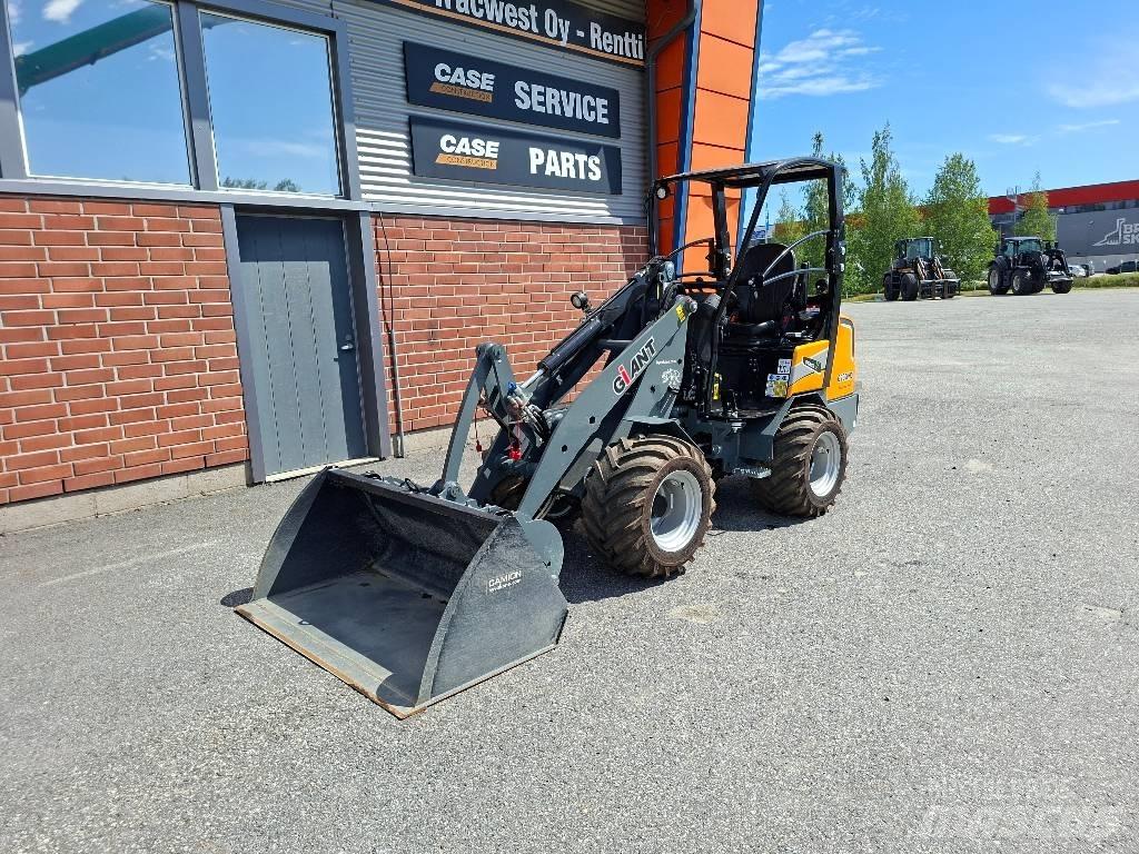 GiANT G 2300 HD Viacúčelové nakladače