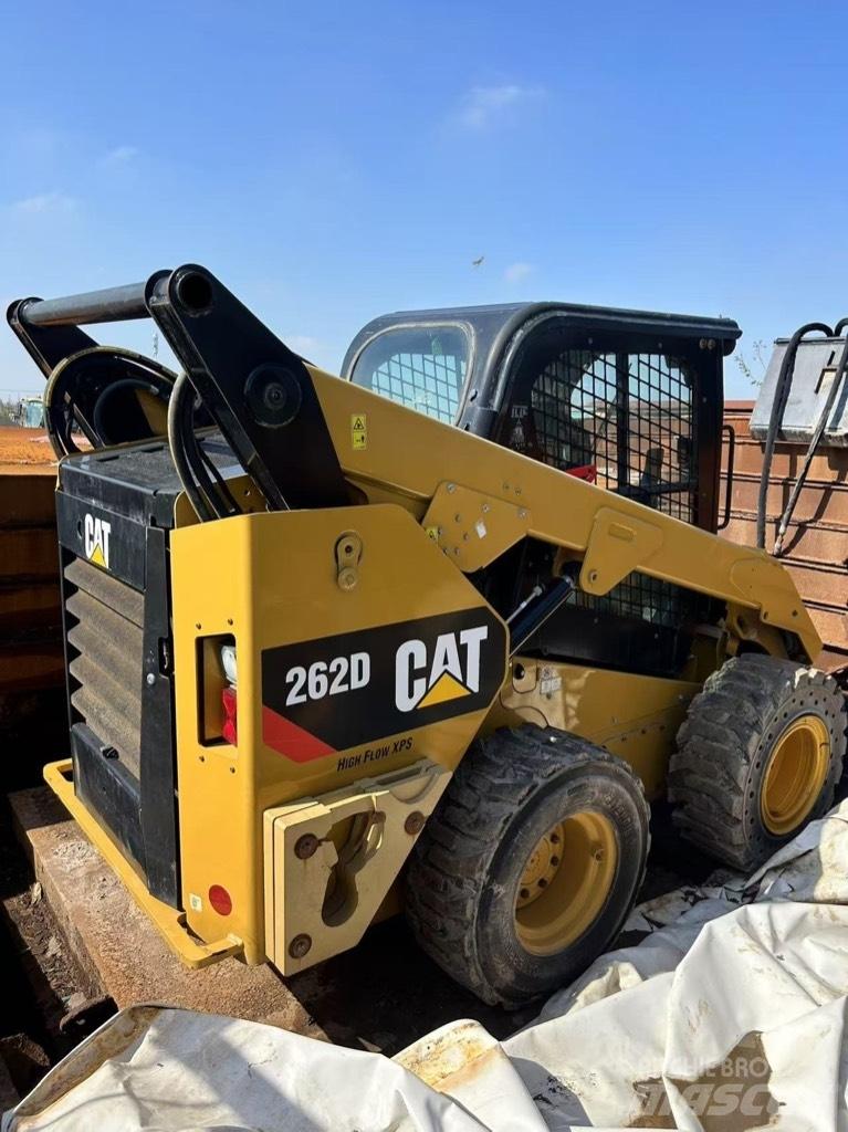 CAT 262 D Šmykom riadené nakladače