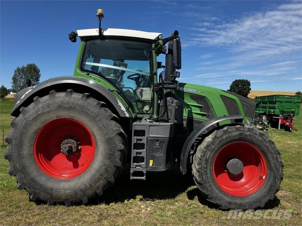 Fendt 828 Vario Traktory