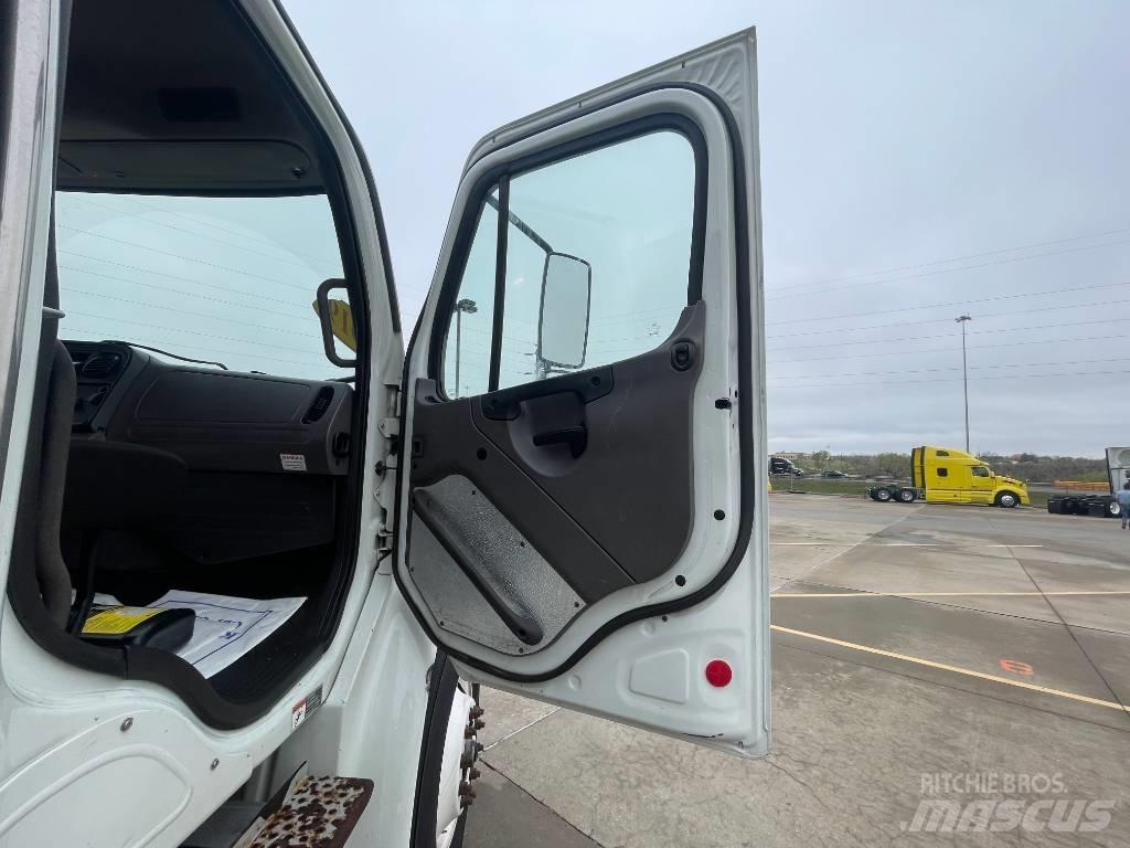 Freightliner M 106 Plošinové nákladné automobily/nákladné automobily so sklápacími bočnicami