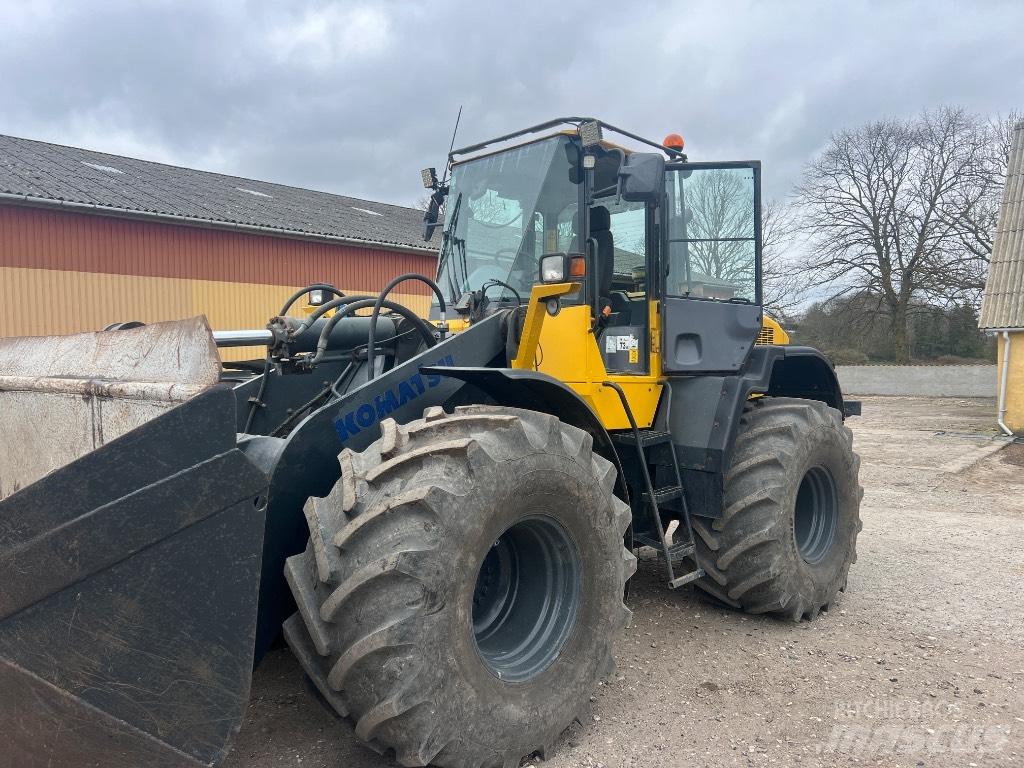 Komatsu WA 320-5 Kolesové nakladače