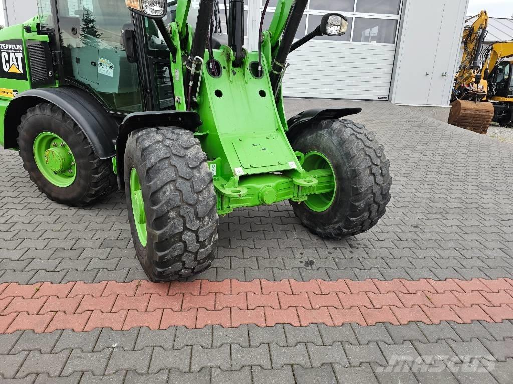 CAT 906 M Kolesové nakladače