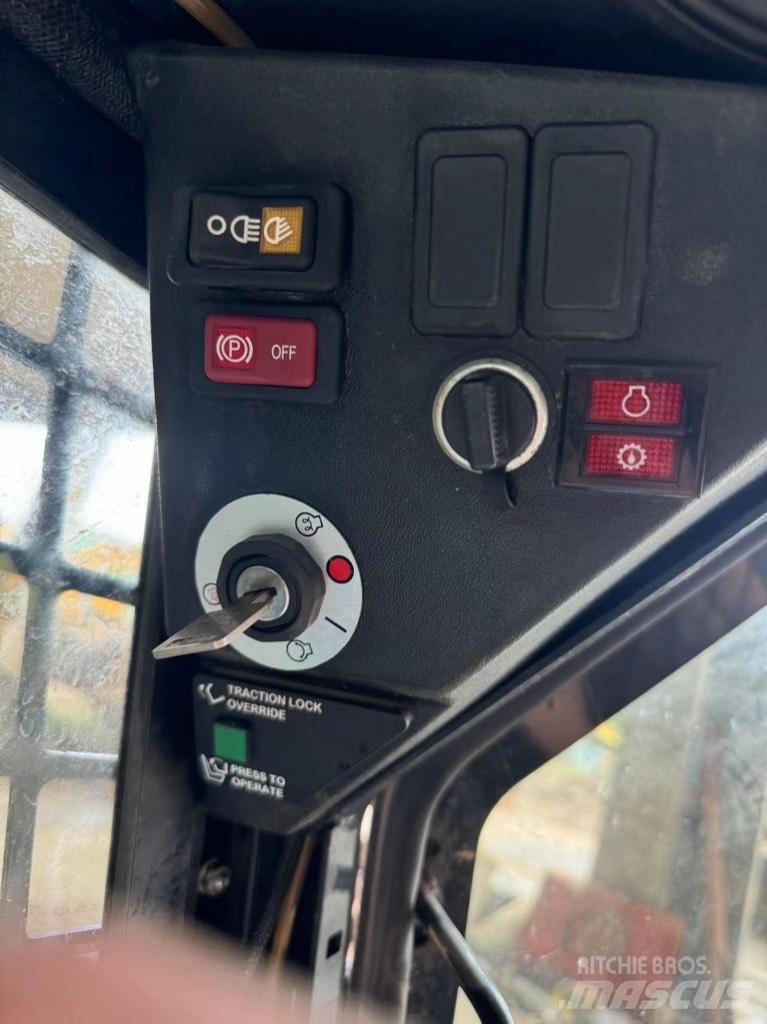 Bobcat S 70 Šmykom riadené nakladače