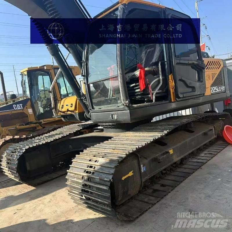 Hyundai R225 Pásové rýpadlá
