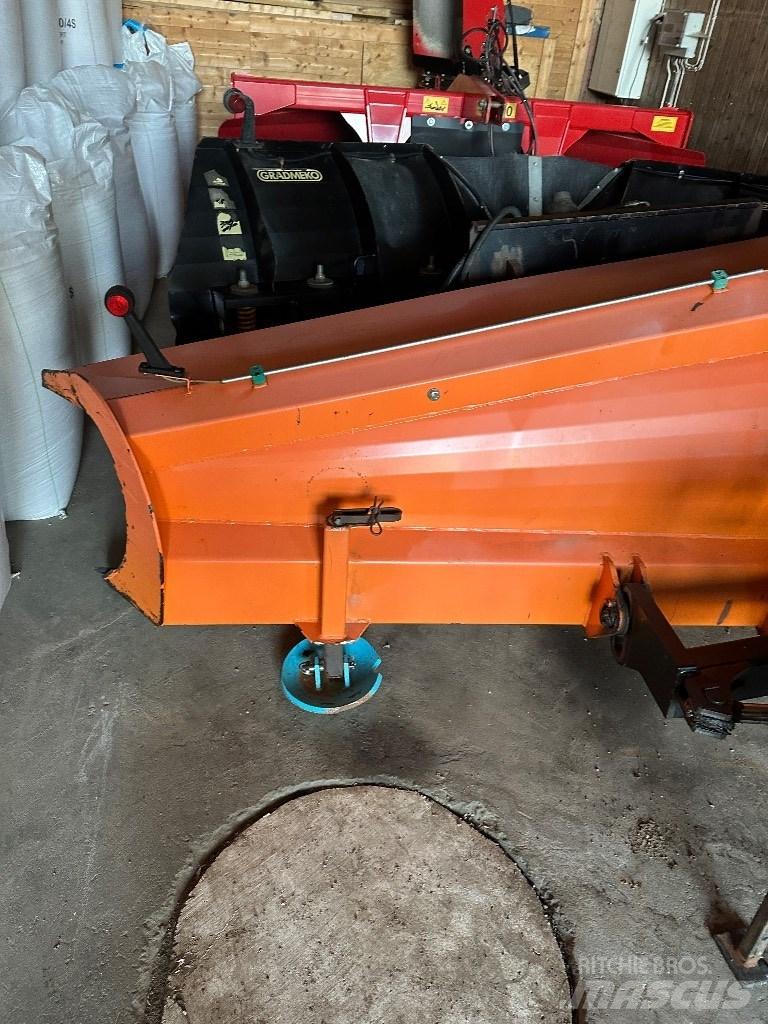 FMG AA 300 Snežné pluhy, predné snežné radlice