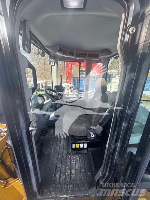CAT 938M Kolesové nakladače