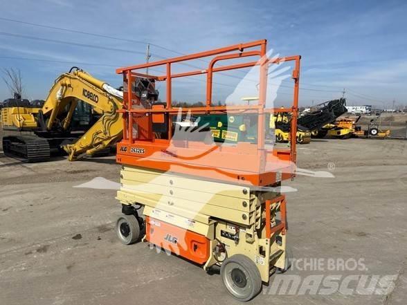 JLG 2632ES Nožnicové zdvíhacie plošiny