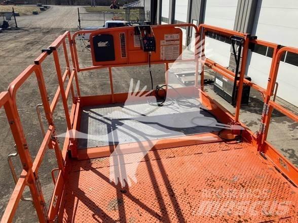 JLG 430LRT Nožnicové zdvíhacie plošiny