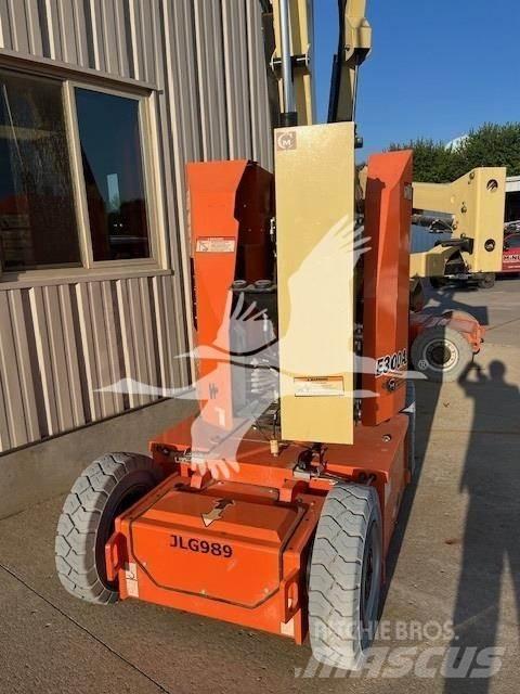 JLG E300AJP Kĺbové plošiny