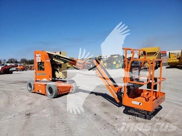 JLG E300AJP Kĺbové plošiny