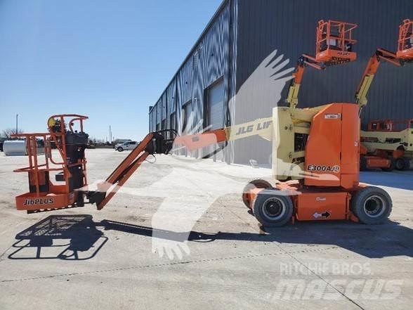JLG E300AJP Kĺbové plošiny