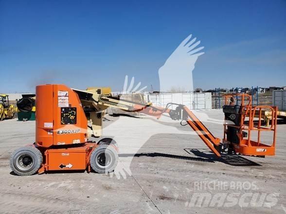 JLG E300AJP Kĺbové plošiny