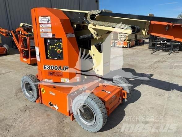 JLG E300AJP Kĺbové plošiny