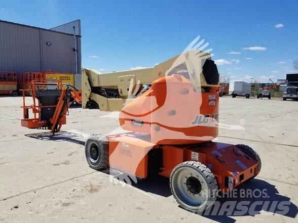 JLG E400AJPN Kĺbové plošiny