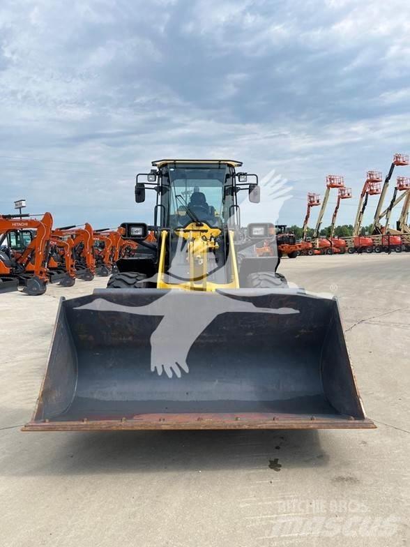Komatsu WA270 Kolesové nakladače