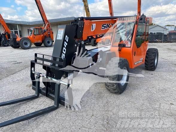 SkyTrak 6042 Teleskopické manipulátory