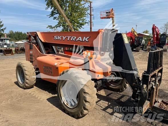 SkyTrak 8042 Teleskopické manipulátory