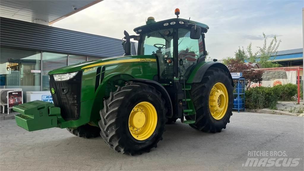 John Deere 8270R Traktory