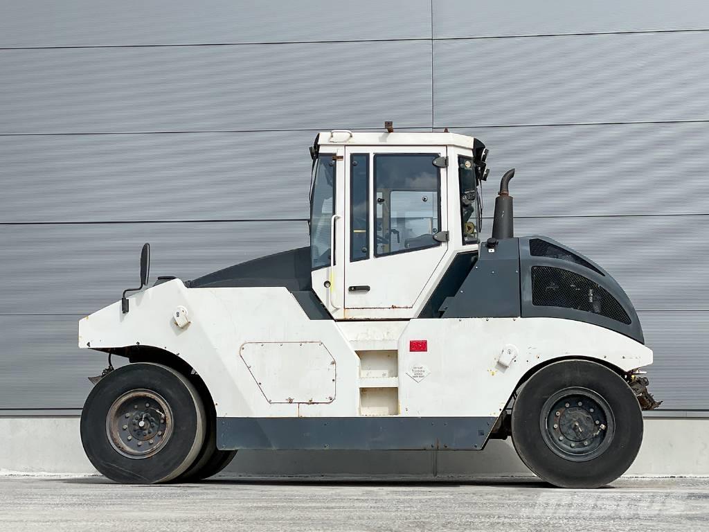 Bomag BW 24 RH Pneumatikové valce