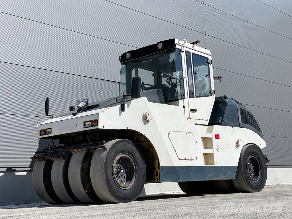 Bomag BW 24 RH Pneumatikové valce