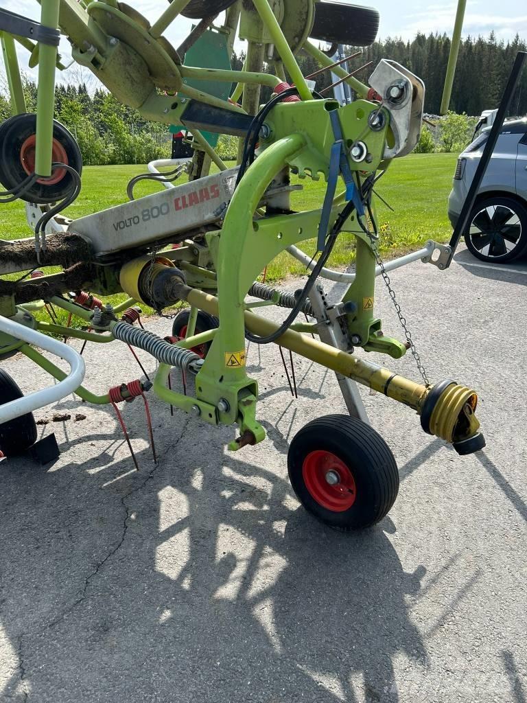 CLAAS Volto 800 Obracače a zhrabovače sena
