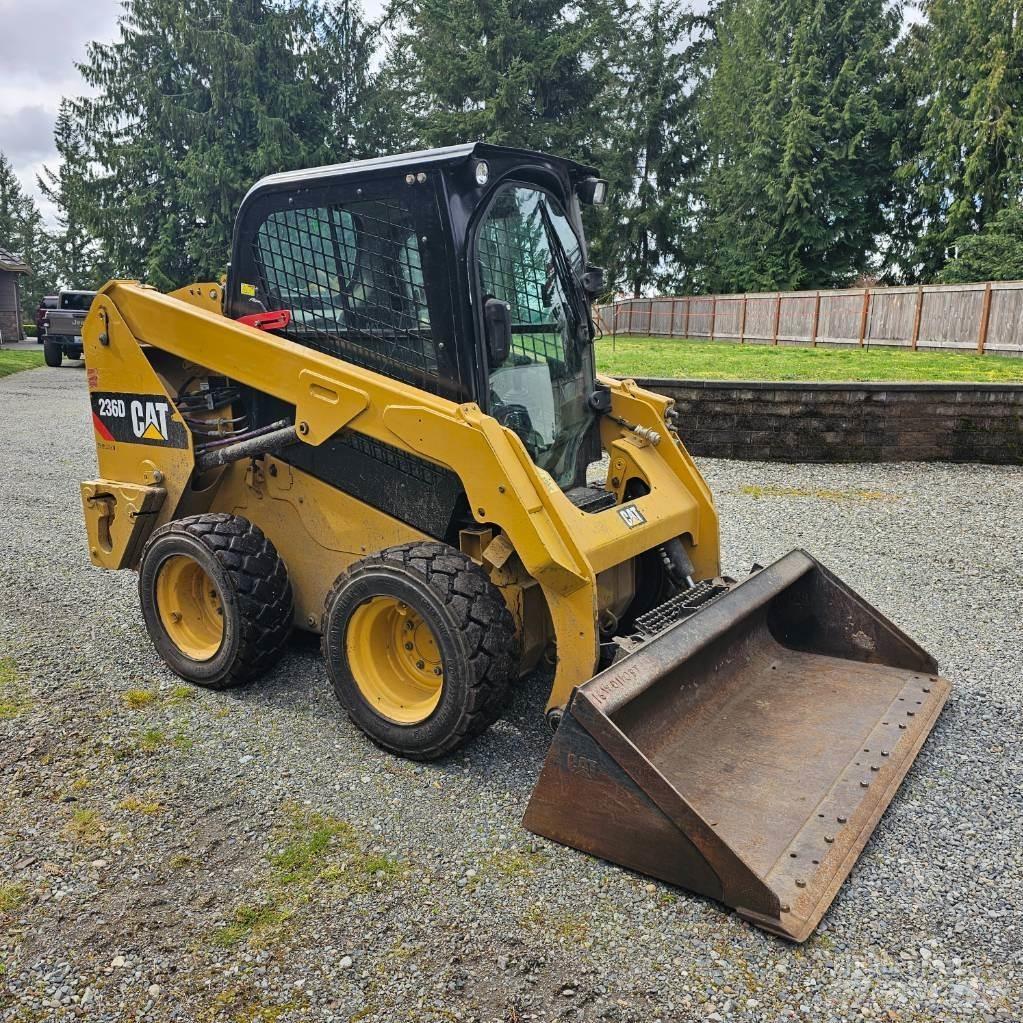 CAT 236D Šmykom riadené nakladače