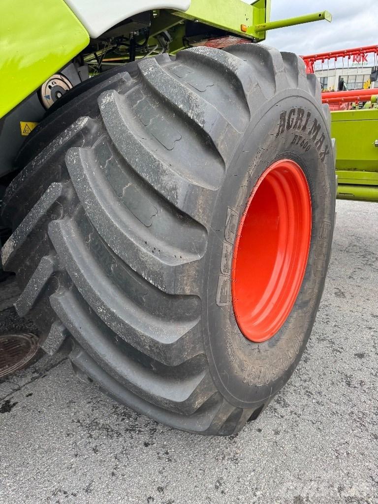CLAAS Tucano 320 Kombinované zberacie stroje