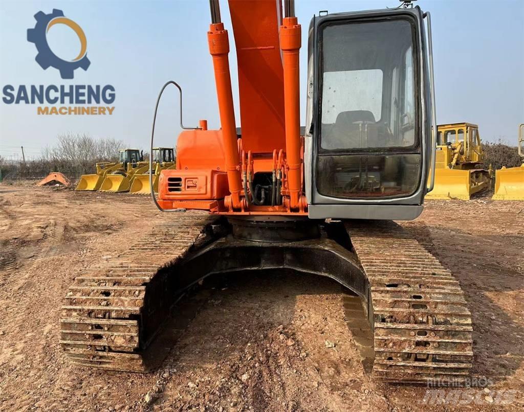Hitachi EX 200 Pásové rýpadlá