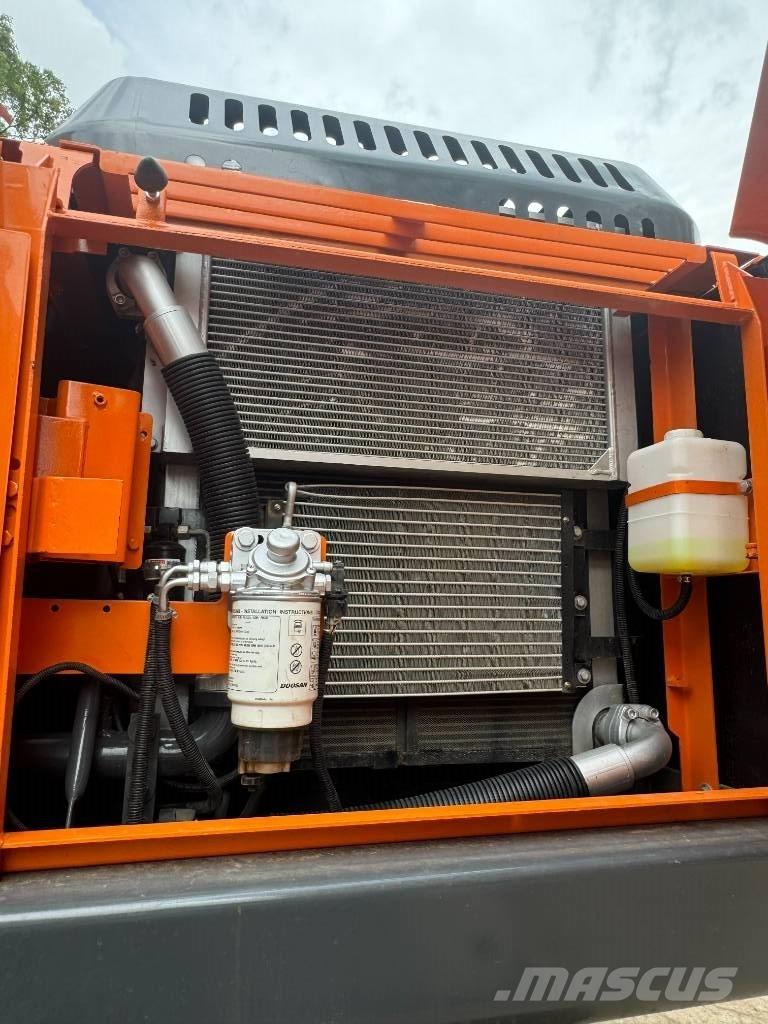 Doosan DX 225 LCA Midi rýpadlá 7 t - 12 t