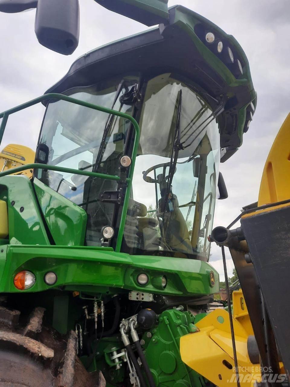 John Deere 8200 i Samochodné kosačky