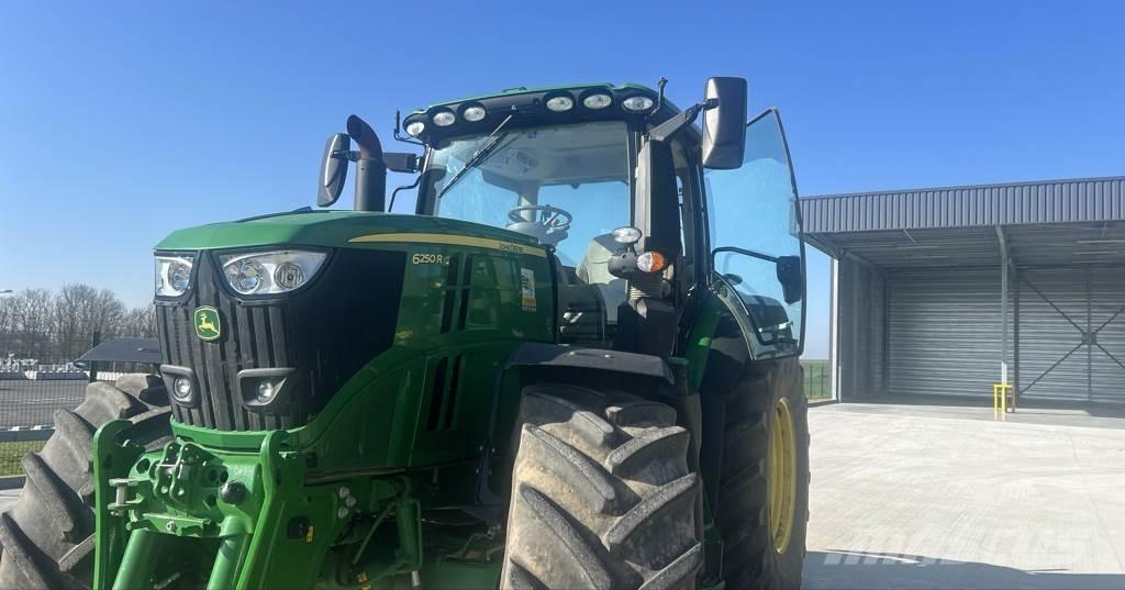 John Deere 6250R Traktory