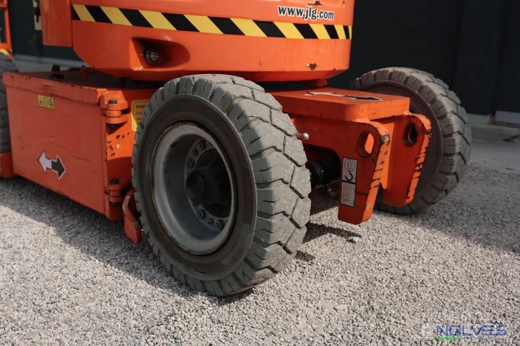 JLG E300AJP Kĺbové plošiny