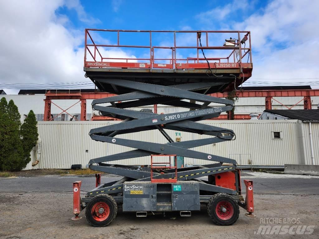 SkyJack SJ 9250 RT Nožnicové zdvíhacie plošiny