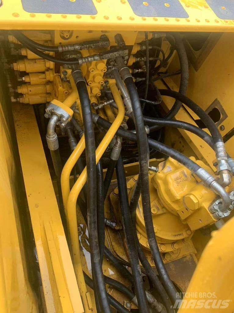 Komatsu PC 210-8 Pásové rýpadlá