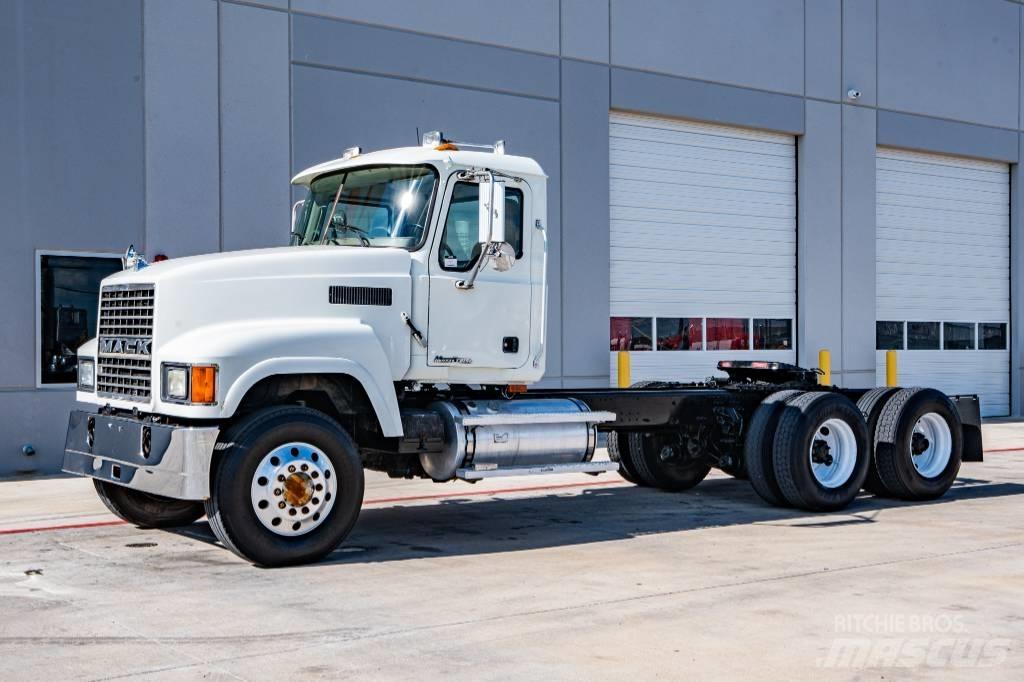 Mack CHN 613 Ťahače