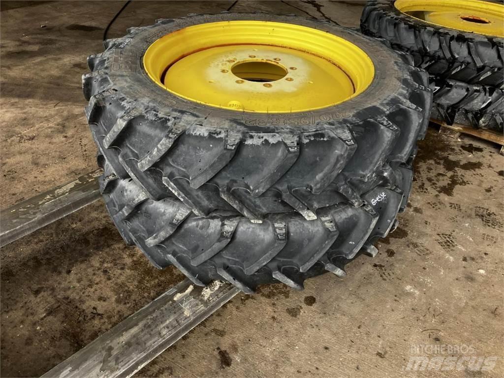 BKT 270/95R32 Pneumatiky, kolesá a ráfiky