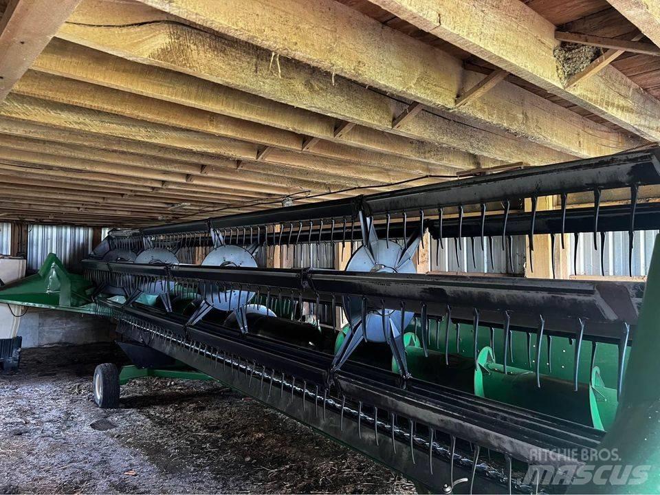 John Deere 925 Kombajnove hlavice